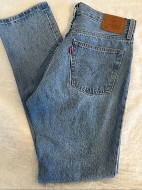 Levi's 501 Original Fit Women’s Jeans - Light Wash - Size 28